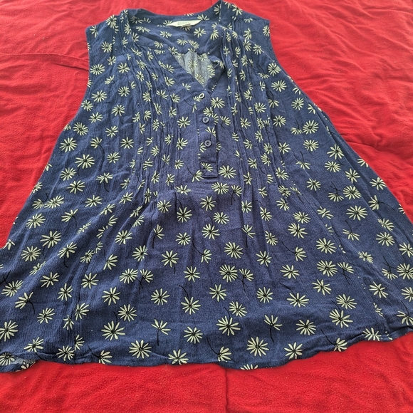 Market and spruce floral tank - Picture 1 of 3